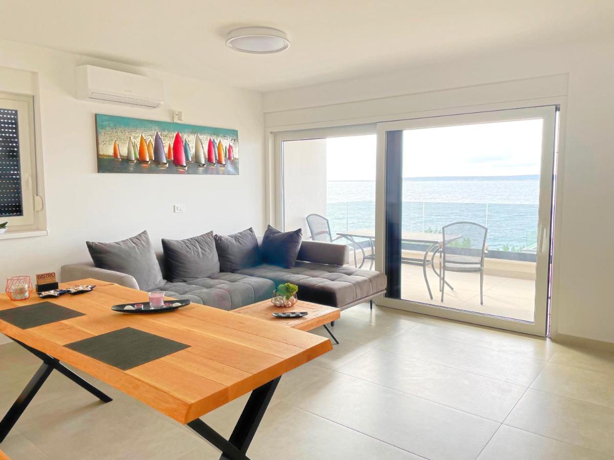Sea View Apartment *