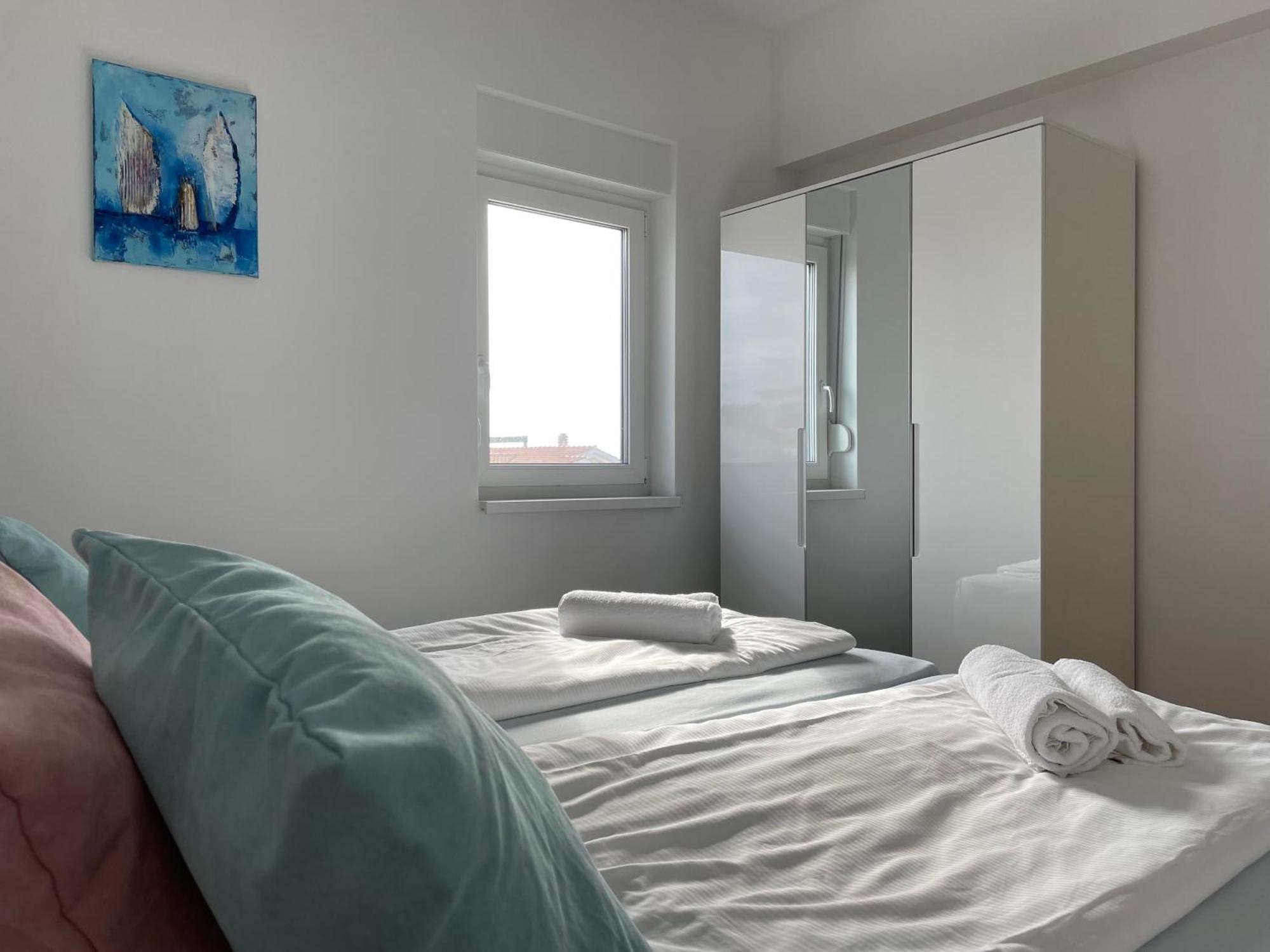 Sea View Apartment *
